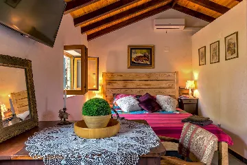 Milna Villa for 10–15 Guests with Heated Pool