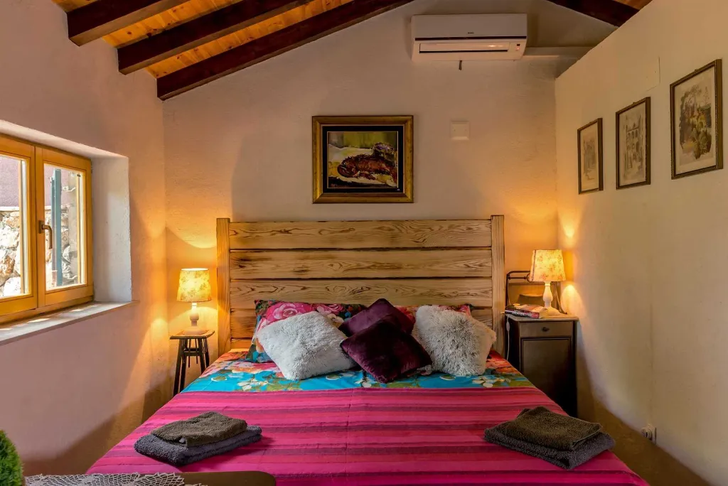 Milna Villa for 10–15 Guests with Heated Pool