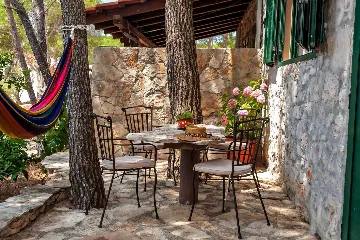 Milna Villa for 10–15 Guests with Heated Pool