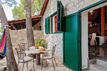 Milna Villa for 10–15 Guests with Heated Pool