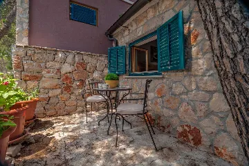 Milna Villa for 10–15 Guests with Heated Pool