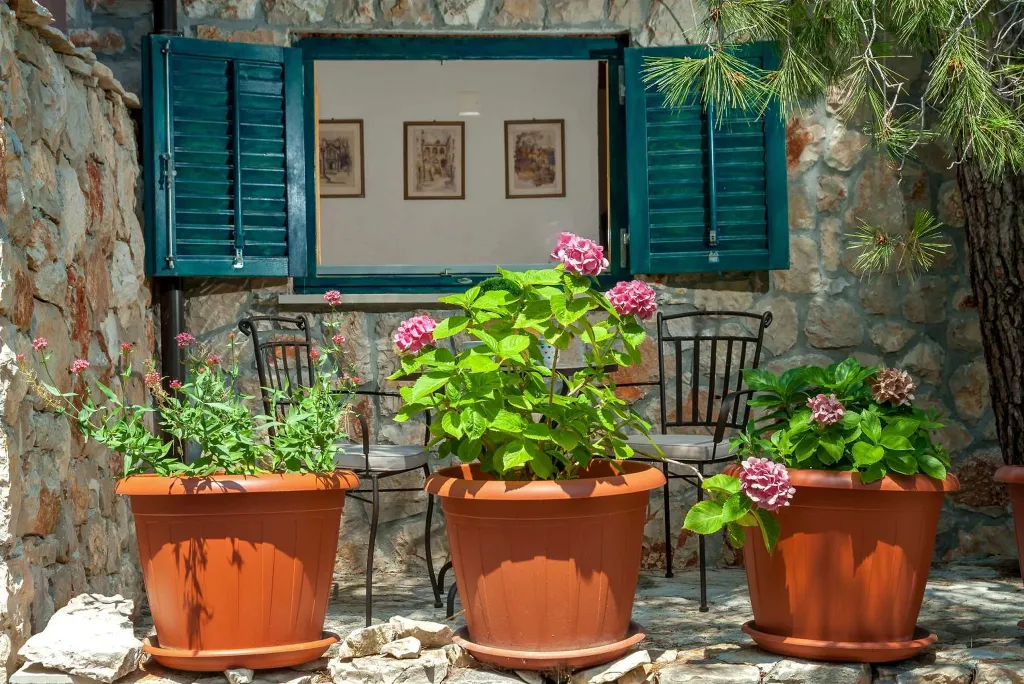 Milna Villa for 10–15 Guests with Heated Pool