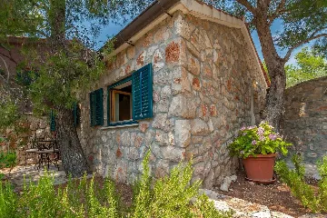 Milna Villa for 10–15 Guests with Heated Pool