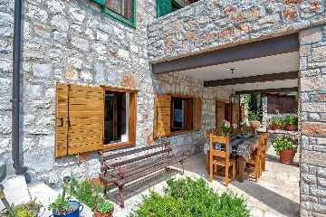 Milna Villa for 10–15 Guests with Heated Pool