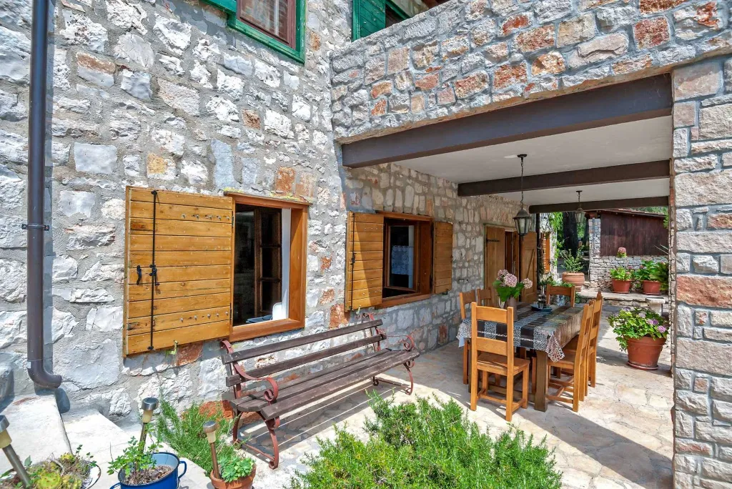 Milna Villa for 10–15 Guests with Heated Pool