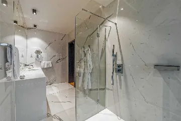 6-Bedroom Villa in Štikovica for Up to 12