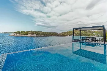 6-Bedroom Villa in Štikovica for Up to 12