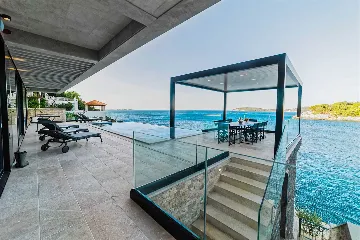 6-Bedroom Villa in Štikovica for Up to 12