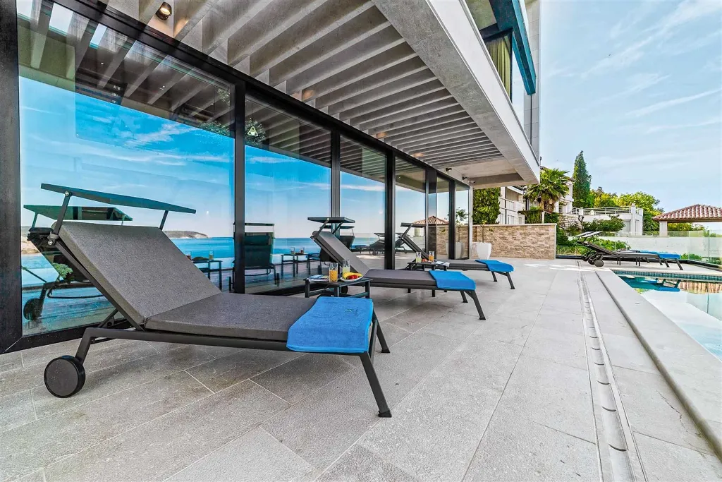 6-Bedroom Villa in Štikovica for Up to 12