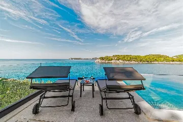 6-Bedroom Villa in Štikovica for Up to 12