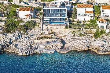 6-Bedroom Villa in Štikovica for Up to 12