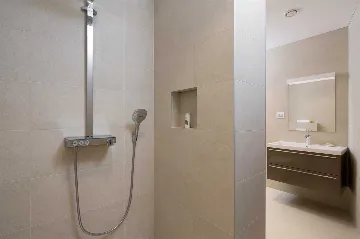 Villa for 8 Guests in Prigradica with Infinity Pool