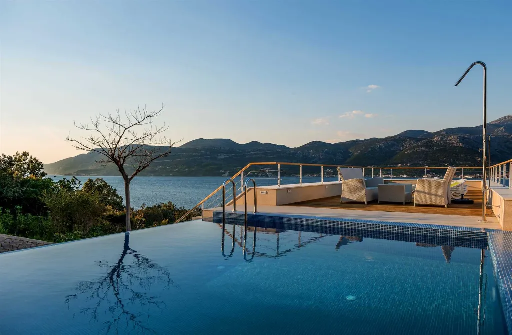 Zrnovo Villa for up to 14 with rooftop infinity pools