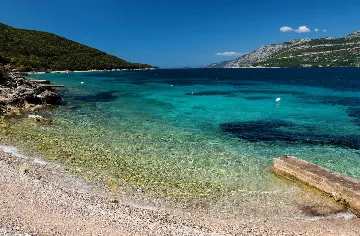 Zrnovo 3-Bedroom Villa for up to 7 with Rooftop Pool