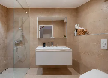 Zrnovo 3-Bedroom Villa for up to 7 with Rooftop Pool