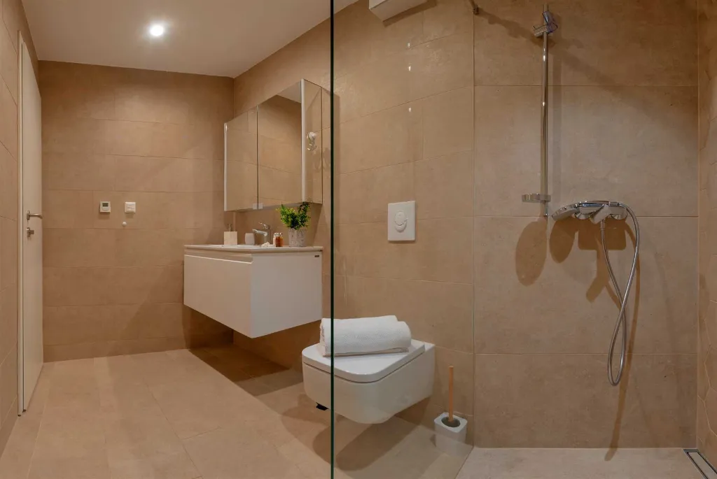 Zrnovo 3-Bedroom Villa for up to 7 with Rooftop Pool