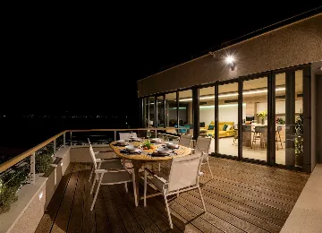 Zrnovo 3-Bedroom Villa for up to 7 with Rooftop Pool