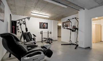 Zrnovo 3-Bedroom Villa for up to 7 with Rooftop Pool