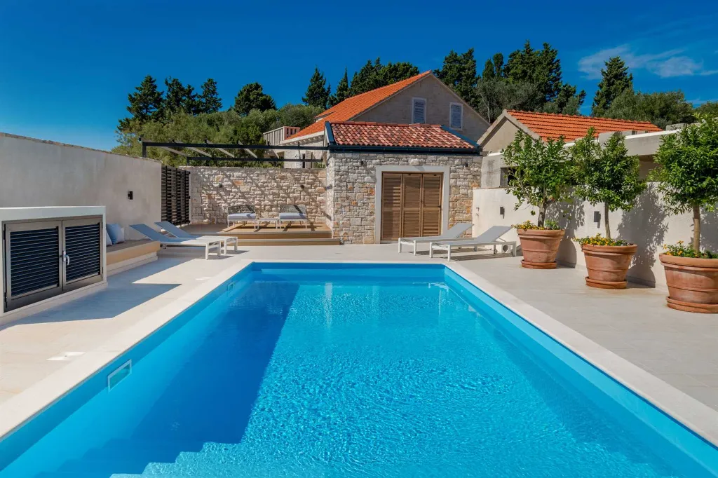Heated Pool Villa in Prizba for 8 Guests