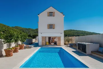 Heated Pool Villa in Prizba for 8 Guests