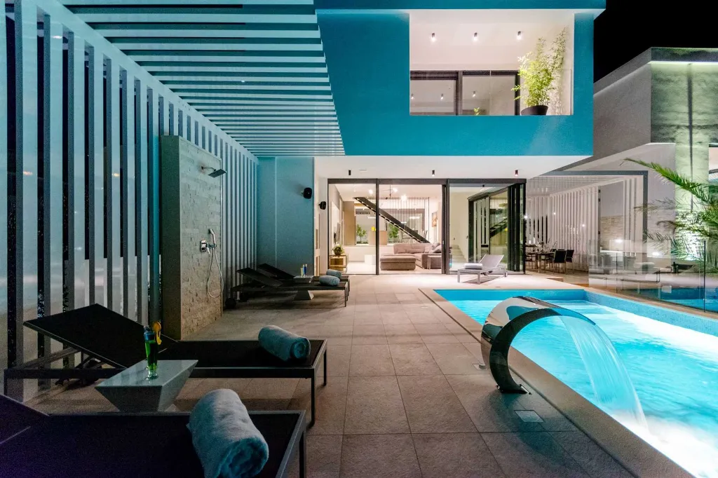 Villa in Sutivan with Heated Infinity Pool