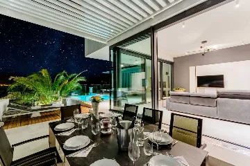 Villa in Sutivan with Heated Infinity Pool