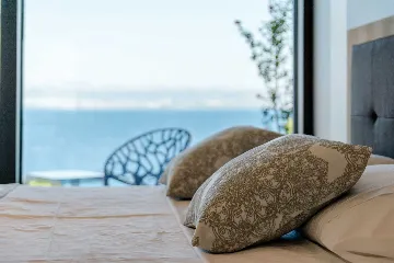 Sutivan 3-Bedroom Villa with Heated Infinity Pool