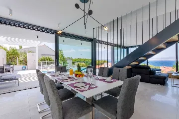 Sutivan 3-Bedroom Villa with Heated Infinity Pool