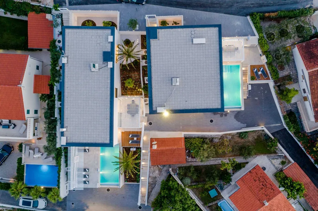 Sutivan 3-Bedroom Villa with Heated Infinity Pool