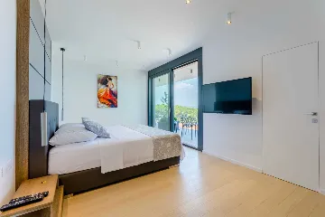 Sutivan 3-Bedroom Villa with Heated Infinity Pool