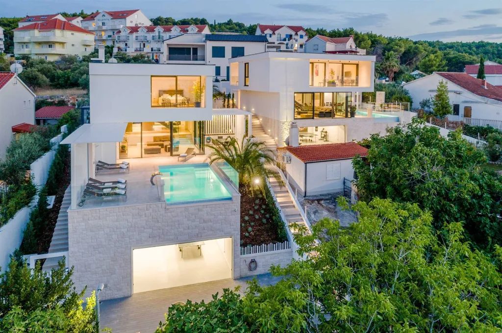 6-Bedroom Villa in Sutivan with Heated Infinity Pools