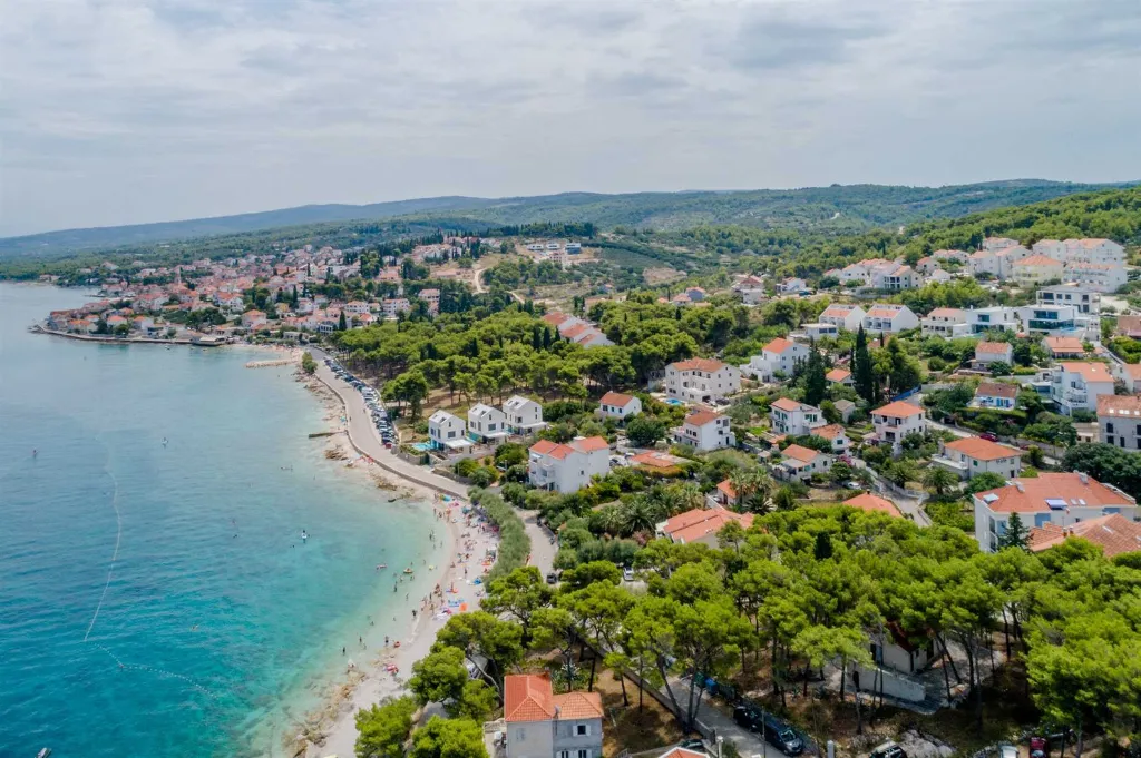 6-Bedroom Villa in Sutivan with Heated Infinity Pools