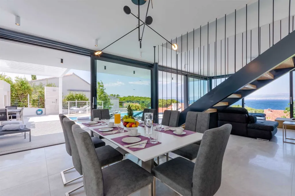 6-Bedroom Villa in Sutivan with Heated Infinity Pools