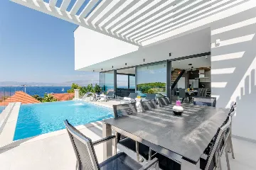 6-Bedroom Villa in Sutivan with Heated Infinity Pools