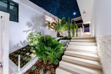 6-Bedroom Villa in Sutivan with Heated Infinity Pools