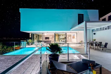 6-Bedroom Villa in Sutivan with Heated Infinity Pools