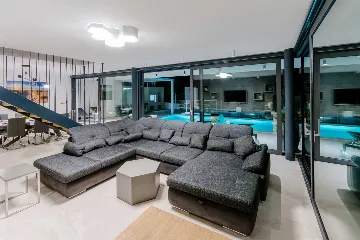 6-Bedroom Villa in Sutivan with Heated Infinity Pools