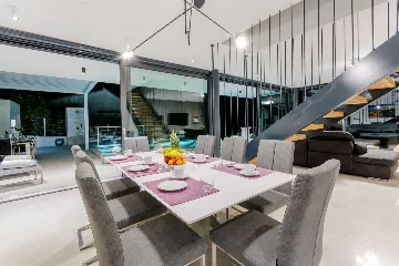 6-Bedroom Villa in Sutivan with Heated Infinity Pools