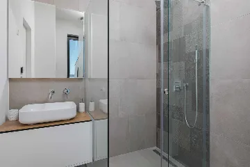 Infinity Pool Villa for 8+2 in Okrug Gornji