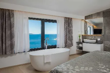 Infinity Pool Villa for 8+2 in Okrug Gornji