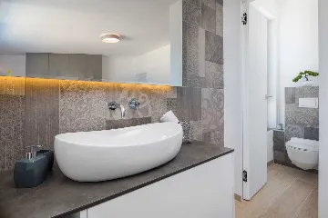 Infinity Pool Villa for 8+2 in Okrug Gornji