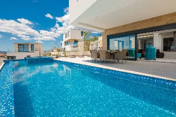 Infinity Pool Villa for 8+2 in Okrug Gornji