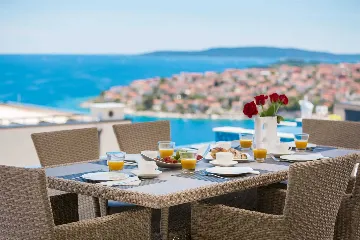 Infinity Pool Villa for 8+2 in Okrug Gornji