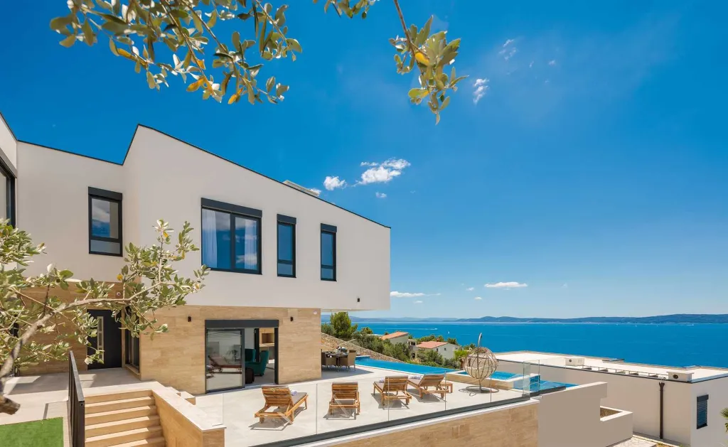 Infinity Pool Villa for 8+2 in Okrug Gornji