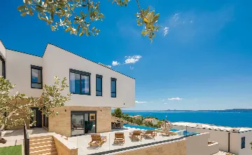 Infinity Pool Villa for 8+2 in Okrug Gornji