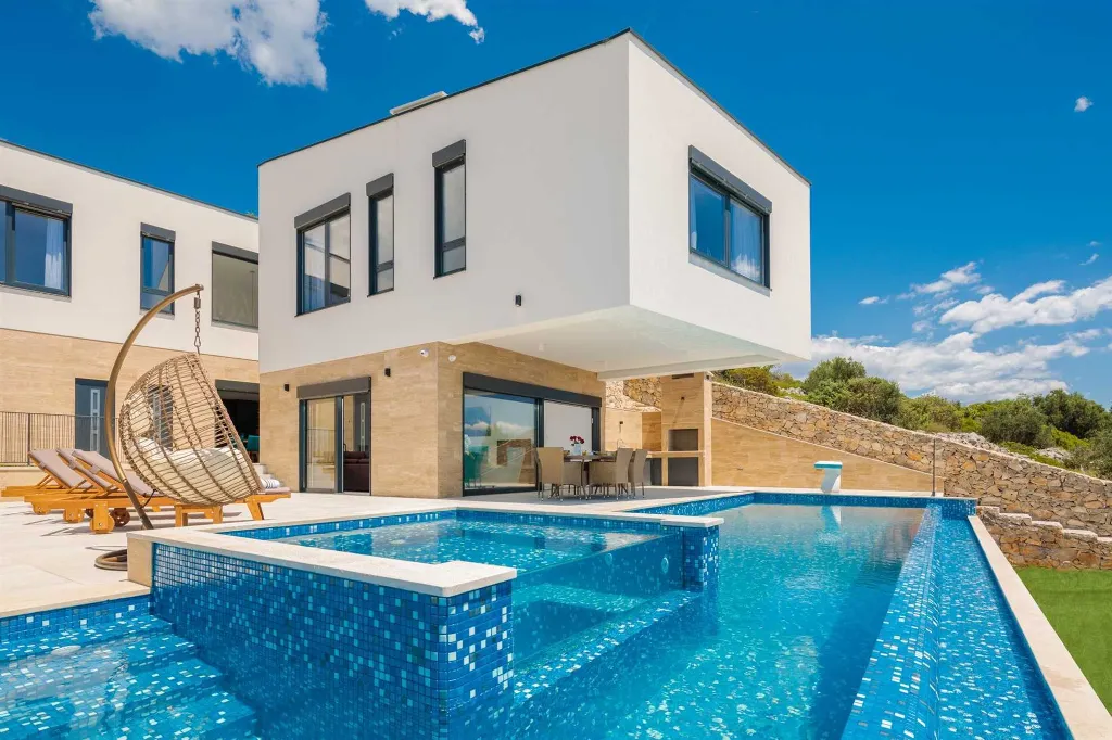 Infinity Pool Villa for 8+2 in Okrug Gornji