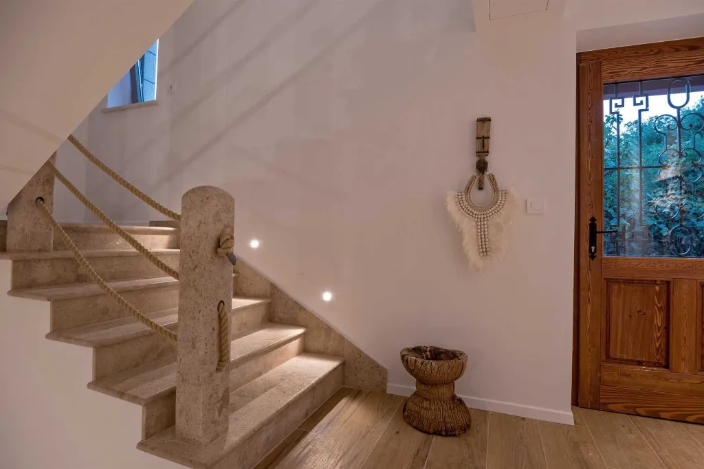 4-Bedroom Villa in Sumartin for 8 Guests