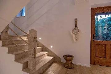 4-Bedroom Villa in Sumartin for 8 Guests