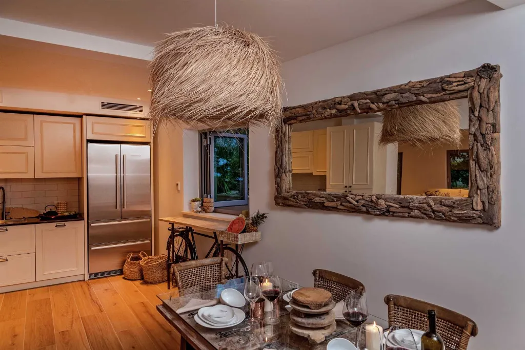 4-Bedroom Villa in Sumartin for 8 Guests