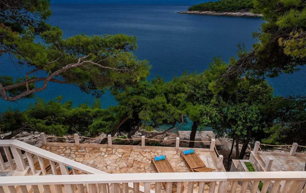 4-Bedroom Villa in Sumartin for 8 Guests